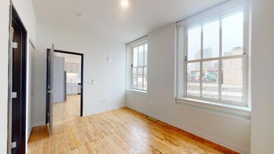 Streetcar Flats in Milwaukee, WI - Building Photo - Building Photo