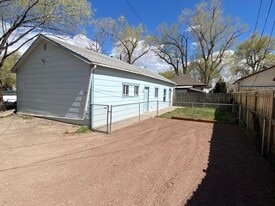 211 1st St in Canon City, CO - Building Photo