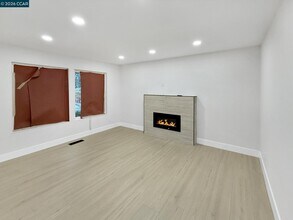 1158 Jensen Cir in Pittsburg, CA - Building Photo - Building Photo