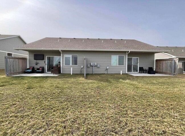5480 Colburn Ct E in Bel Aire, KS - Building Photo - Building Photo