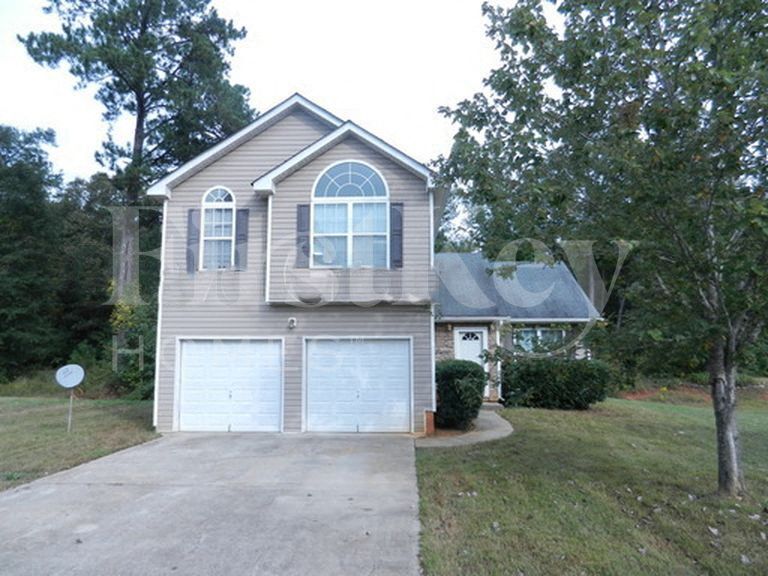 141 Edison Dr in Stockbridge, GA - Building Photo