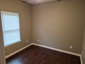 958 N Marshall St in Henderson, TX - Building Photo - Building Photo