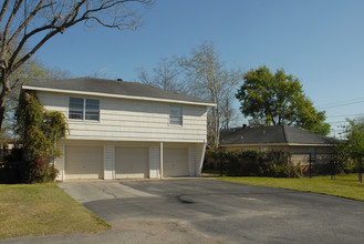 7018 Alder Dr in Houston, TX - Building Photo - Building Photo