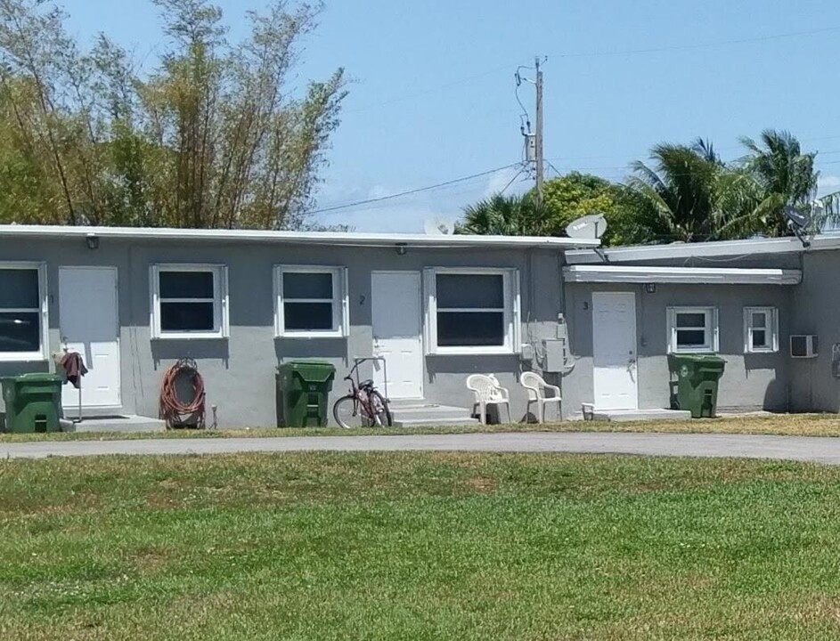 26 Wisconsin St in Lake Worth, FL - Building Photo