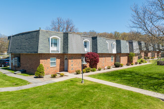 Sherwood Forest Garden Apartments in Middletown, NY - Building Photo - Building Photo