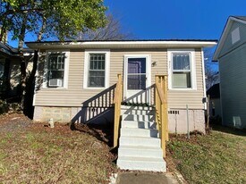 927 Highland Ave in Anniston, AL - Building Photo