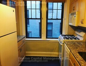 35 Mount Hood Rd, Unit 1 in Boston, MA - Foto de edificio - Building Photo