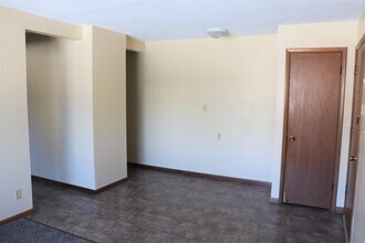 1810 A Ave NE-Unit -1 in Cedar Rapids, IA - Building Photo - Building Photo