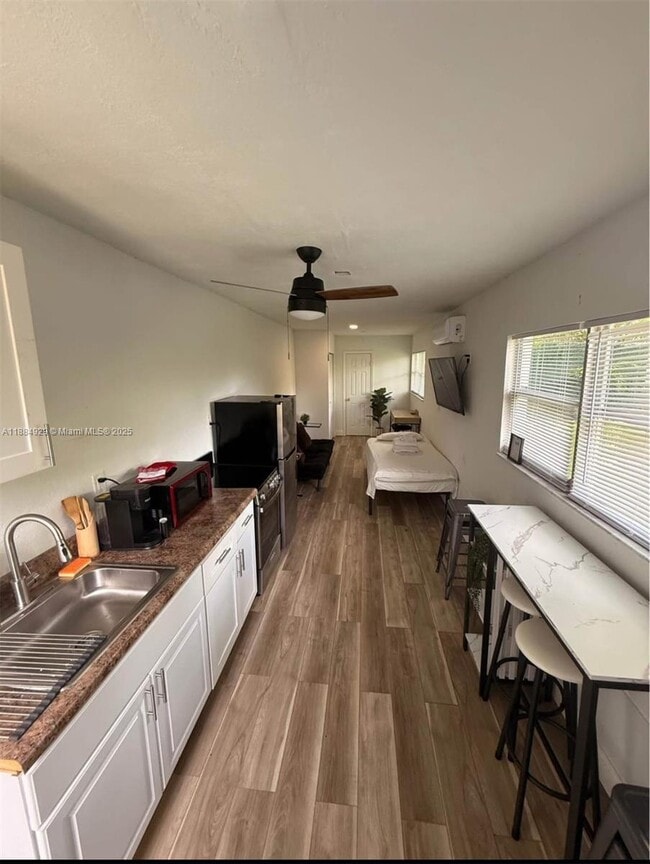7170 NW 24th Pl in Sunrise, FL - Building Photo - Building Photo