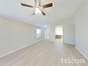 7368 W Flynn Ln in Glendale, AZ - Building Photo - Building Photo