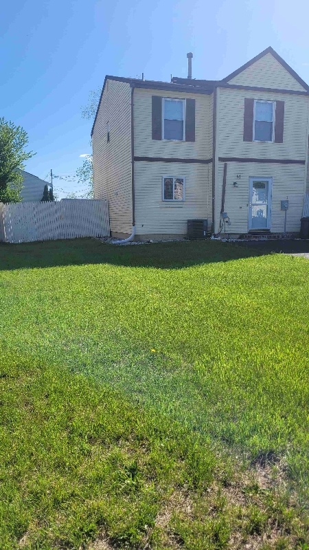 81 Redbud Rd in Piscataway, NJ - Foto de edificio - Building Photo