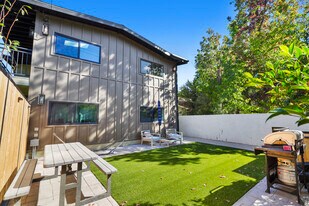 10028 Shoup Ave in Chatsworth, CA - Building Photo