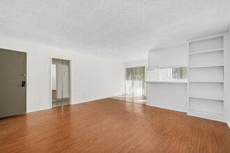 1011 N Palm Ave in West Hollywood, CA - Foto de edificio - Building Photo