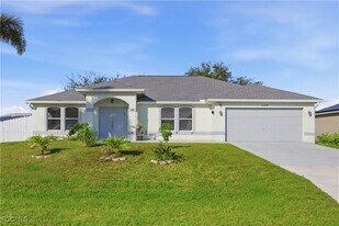1134 NE 4th Pl in Cape Coral, FL - Building Photo