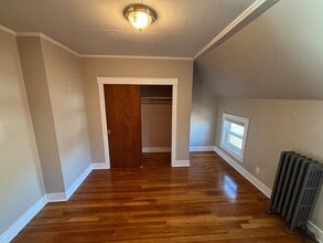 112 Prospect St, Unit 2 in Somerset, MA - Foto de edificio - Building Photo