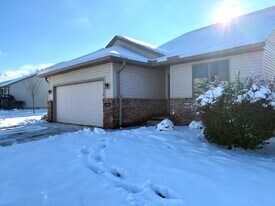 364 Cottonwood Ln in Saline, MI - Building Photo