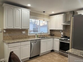 1341 Catalpa Dr in Rochester, MI - Building Photo - Building Photo