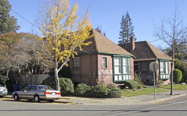 1805 Alameda Ave in Alameda, CA - Foto de edificio - Building Photo