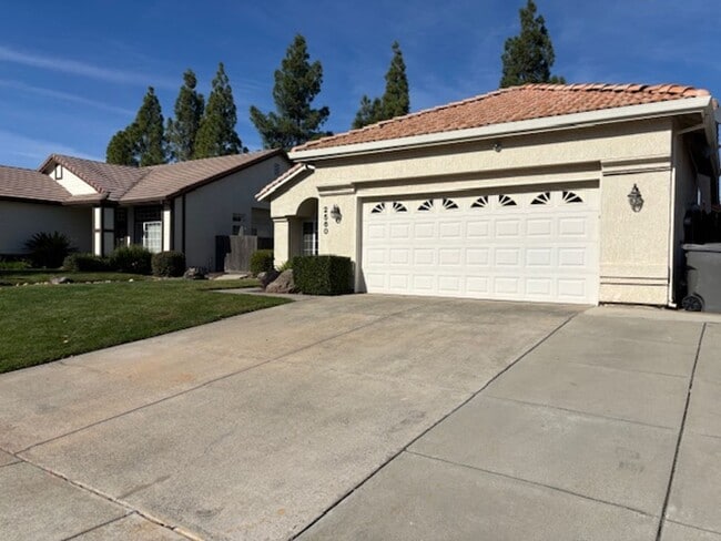 2560 Du Bois Dr in Roseville, CA - Building Photo - Building Photo
