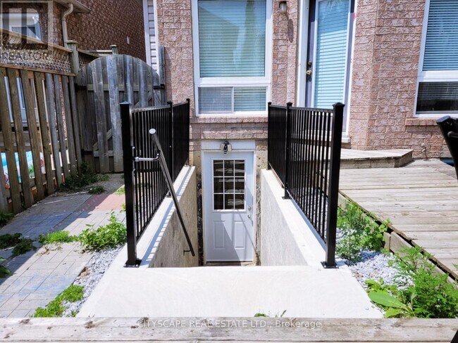 3754 Milkwood Crescent in Mississauga, ON - Building Photo - Building Photo