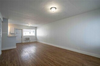 6871 Abbott Ave in Miami Beach, FL - Building Photo - Building Photo
