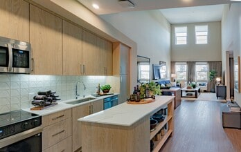 Marlowe Palomar Heights in Escondido, CA - Foto de edificio - Building Photo