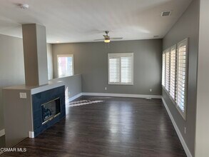 27926 Cherry Blossom Ct in Santa Clarita, CA - Building Photo - Building Photo