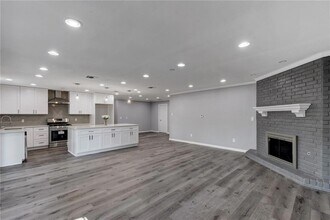 11007 Ptarmigan Dr, Unit 7-18D in Austin, TX - Building Photo - Building Photo