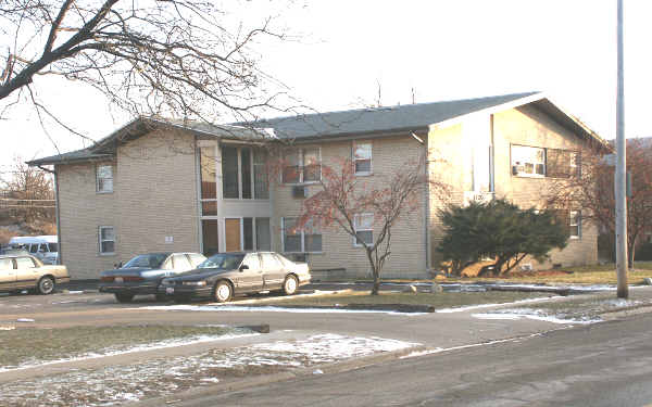 1720 Mark Ave in Elgin, IL - Foto de edificio