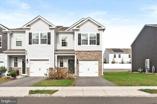 59 Peregrine Way in Burlington, NJ - Building Photo