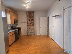 2106 Parkwood Ave, Unit 1 in Richmond, VA - Foto de edificio - Building Photo