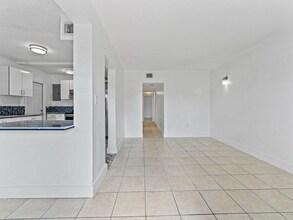 9100 SW 95th Ave in Miami, FL - Foto de edificio - Building Photo