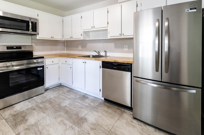 property at 4007 N Cypress Dr