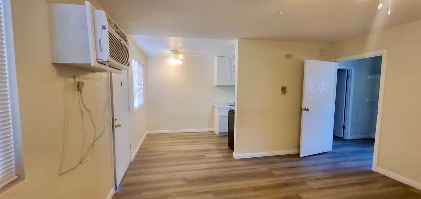 15865 Vanowen St in Los Angeles, CA - Building Photo