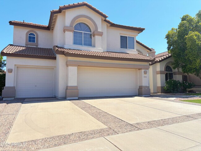 3213 E Desert Flower Ln