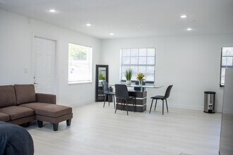 320 NW 4th Ave in Deerfield Beach, FL - Building Photo - Building Photo