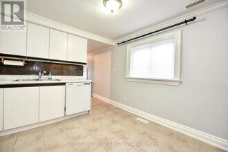 132 Spears St in Toronto, ON - Building Photo - Building Photo