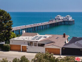 23018 Pacific Coast Hwy in Malibu, CA - Building Photo