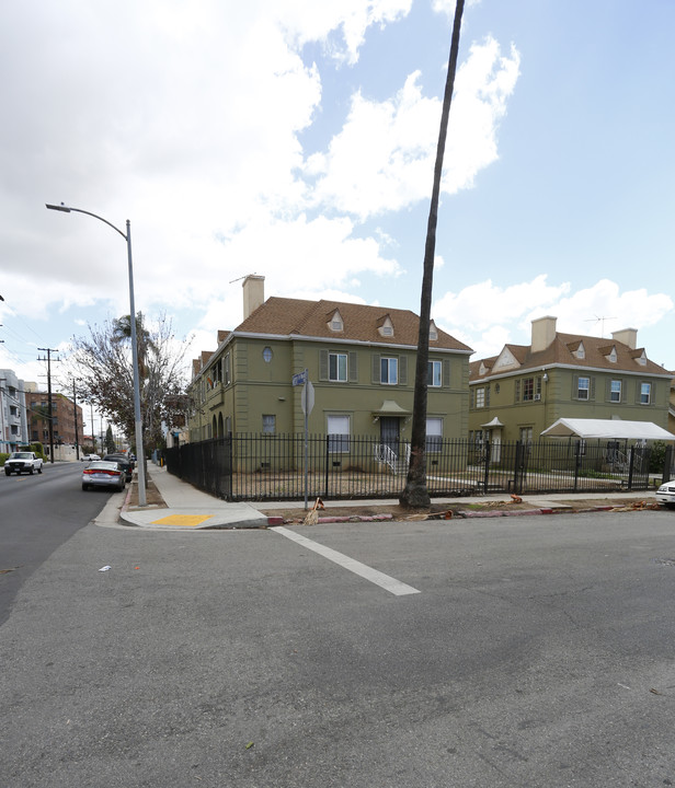 900 S Kenmore Ave in Los Angeles, CA - Foto de edificio