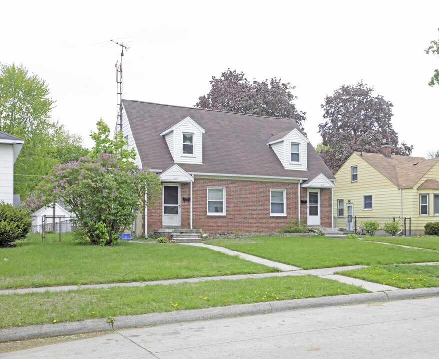 307-309 Jones St in Mount Clemens, MI - Building Photo