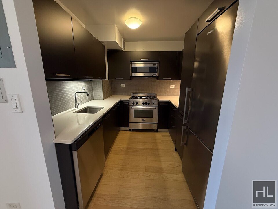 East 39th Street in New York, NY - Building Photo