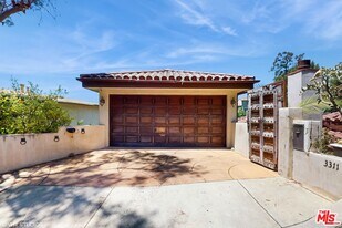3311 Deronda Dr in Los Angeles, CA - Building Photo