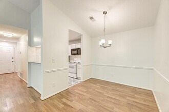 529 Warm Springs Cir in Roswell, GA - Building Photo - Building Photo