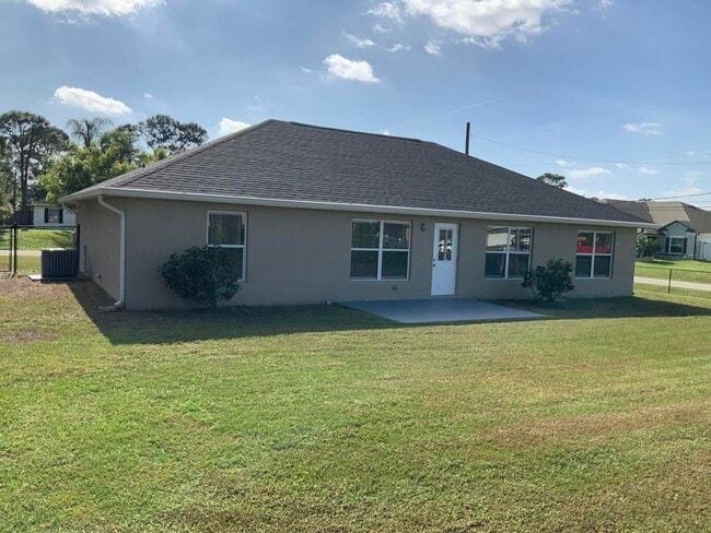 1897 SW Lofgren Ave in Port St. Lucie, FL - Building Photo - Building Photo
