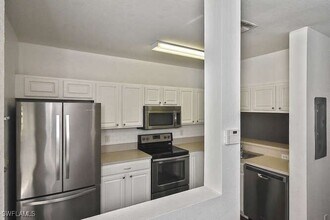 10100 Poppy Hill Dr in Ft. Myers, FL - Building Photo - Building Photo
