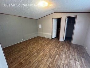 3831 SW South Park Ave in Topeka, KS - Building Photo - Building Photo