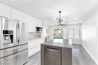 9 Rue Des Champs in Henderson, NV - Building Photo - Building Photo