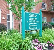 22 N Forest Ave in Rockville Centre, NY - Building Photo