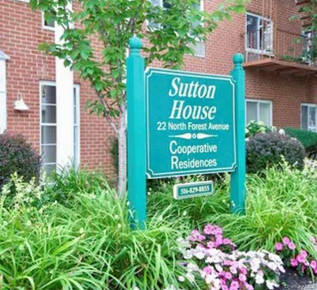 22 N Forest Ave in Rockville Centre, NY - Building Photo