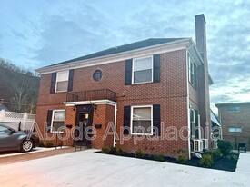 116 Cumberland Ct in Pikeville, KY - Building Photo